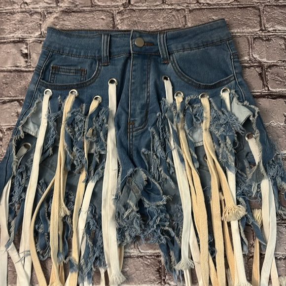 Hot & Delicious Denim Fringe Shorty Shorts Jorts S Festival Boho Cowgirl Rave - Picture 4 of 11
